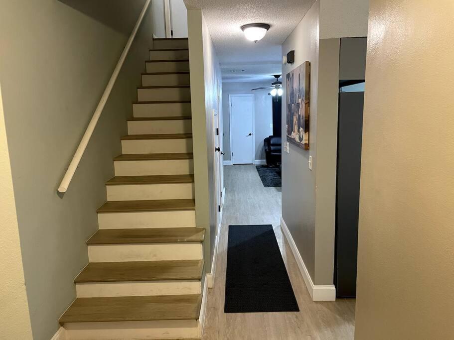 Modern 2 Bedroom Townhome Minutes From The Beach!! شاطئ فورت والتون المظهر الخارجي الصورة