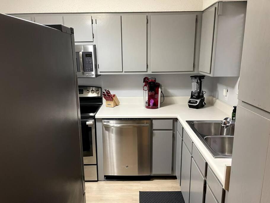 Modern 2 Bedroom Townhome Minutes From The Beach!! شاطئ فورت والتون المظهر الخارجي الصورة