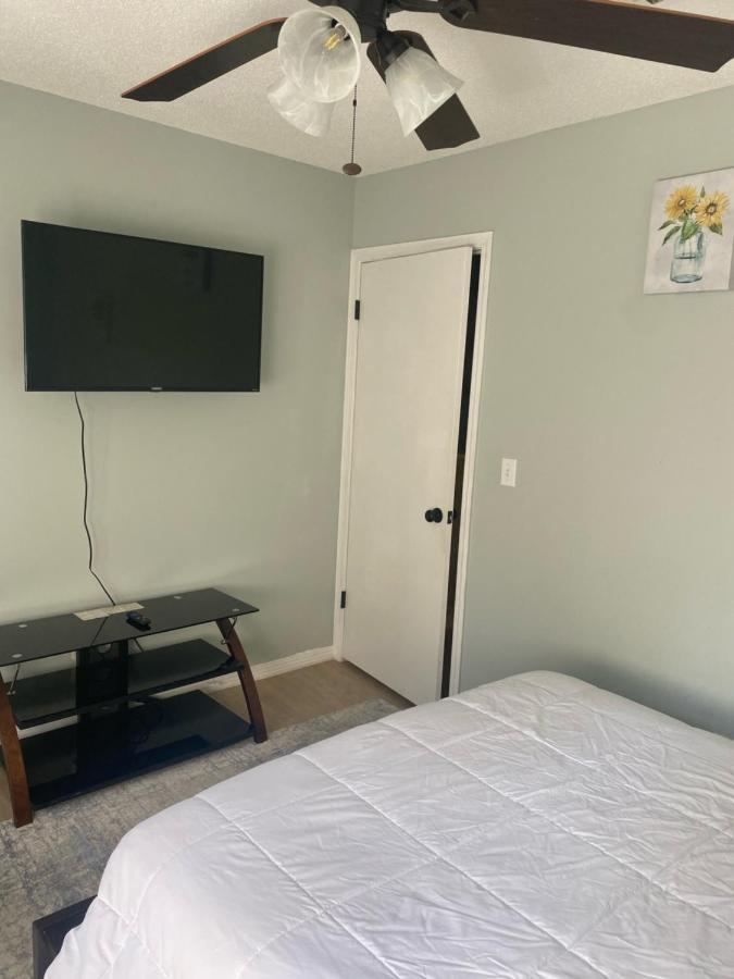 Modern 2 Bedroom Townhome Minutes From The Beach!! شاطئ فورت والتون المظهر الخارجي الصورة