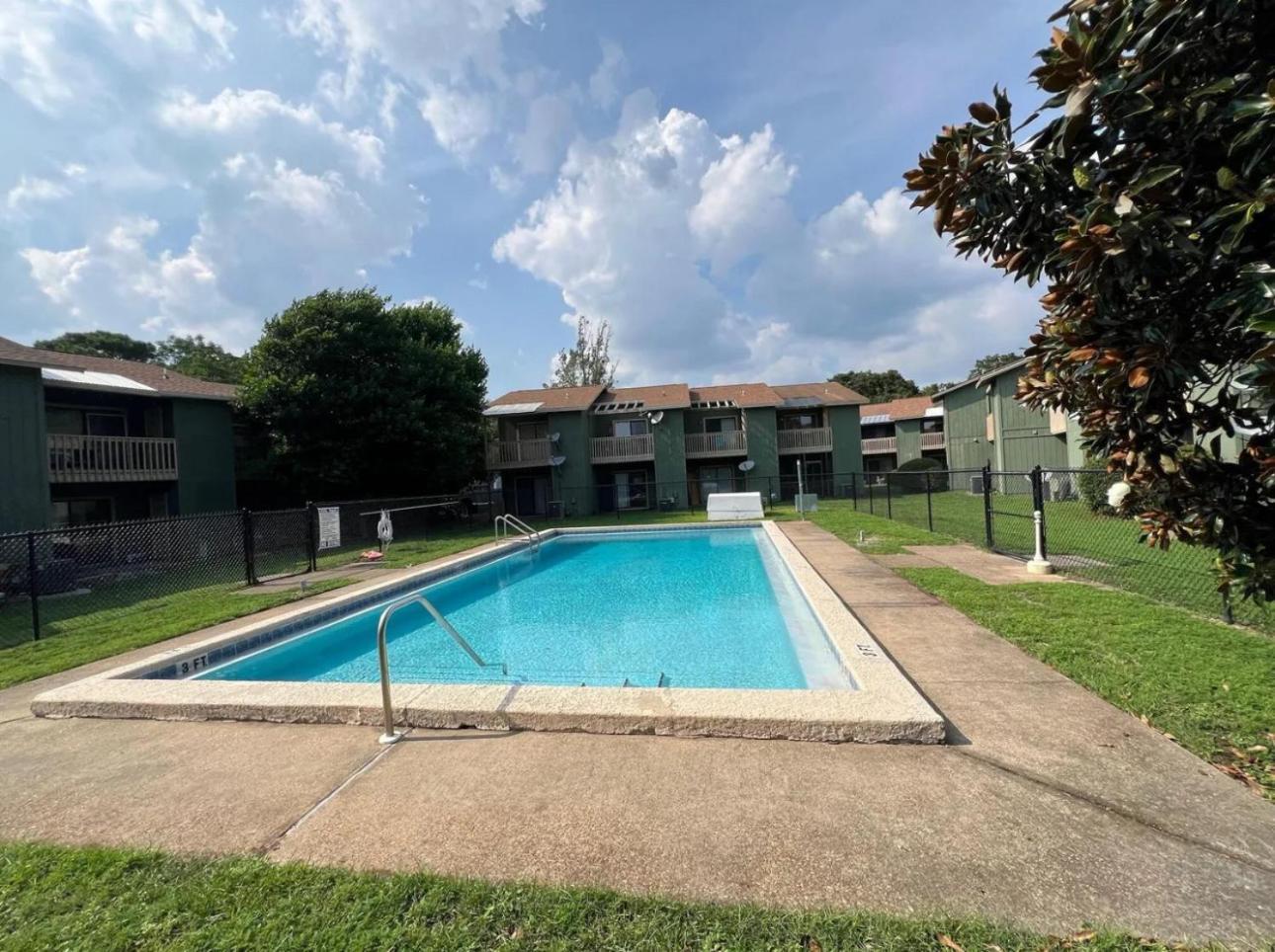 Modern 2 Bedroom Townhome Minutes From The Beach!! شاطئ فورت والتون المظهر الخارجي الصورة
